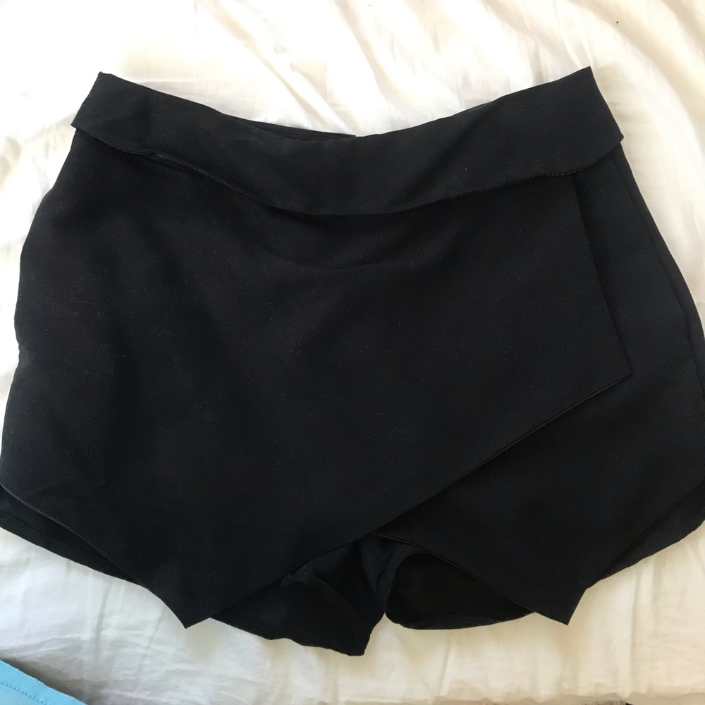 black short envelope skort